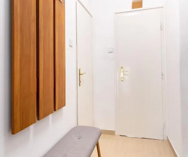 Central Studio Apartment Alba Regalǎ